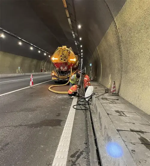 依安隧道排水渠清淤